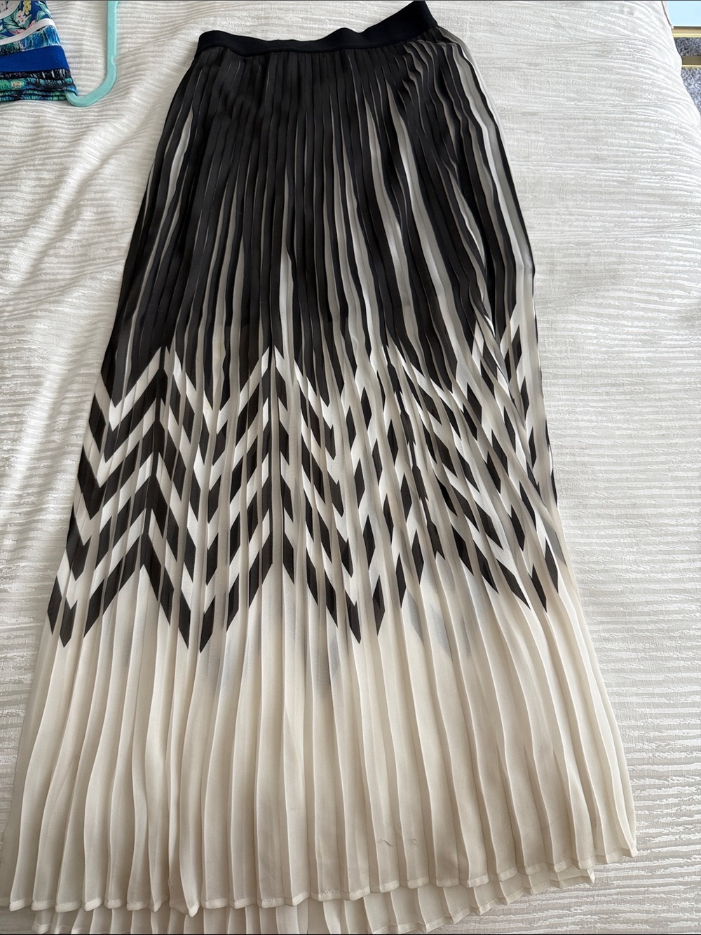 Trouve Black & White Pleated Chevron Maxi Skirt